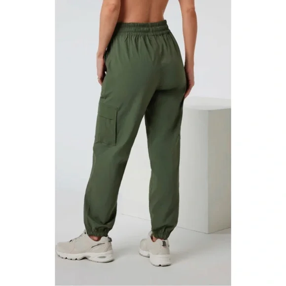 Vuori Women's Birch Jogger Army Green Athleisure Sustainable Preppy - Picture 2 of 15